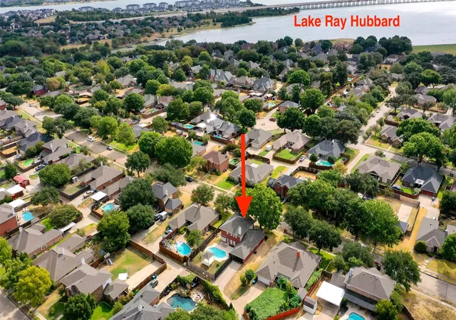 Photo 2 of Single family home for sale at 4005 Baywatch Dr, Rowlett, TX 75088 | MLS# 21398682 | Listing updated on 2026-10-10