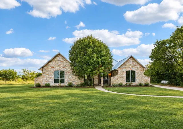 Single family home for sale at 6620 Montgomery Rd, Midlothian, TX 76065 | MLS# 21394697 | Listing updated on 2026-10-02