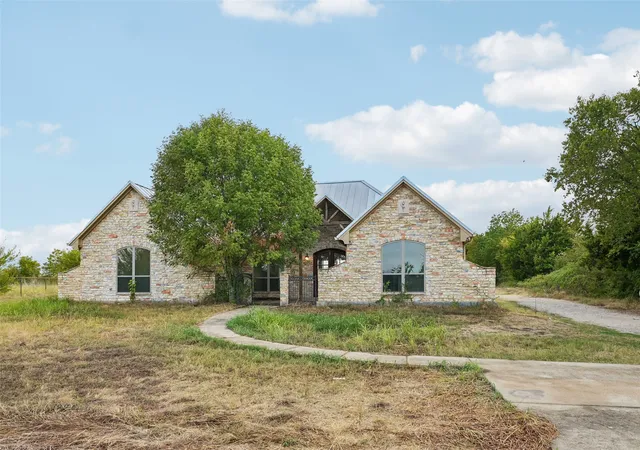 Photo 2 of Single family home for sale at 6620 Montgomery Rd, Midlothian, TX 76065 | MLS# 21394697 | Listing updated on 2026-10-02