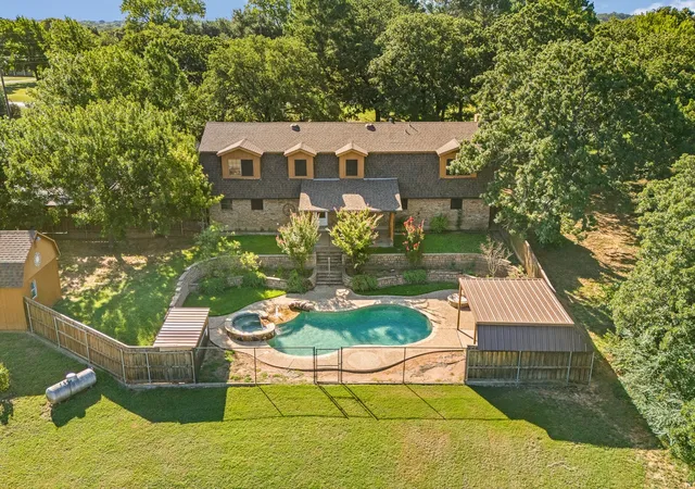 Single family home for sale at 7 Fox Holw Rd, Joshua, TX 76058 | MLS# 21401877