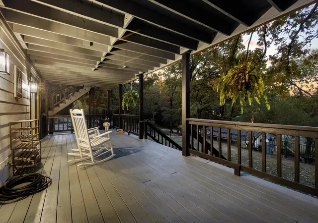 Photo 3 of Single family home for sale at 207 Wales Dr, Pottsboro, TX 75076 | MLS# 21401166 | Listing updated on 2026-10-10