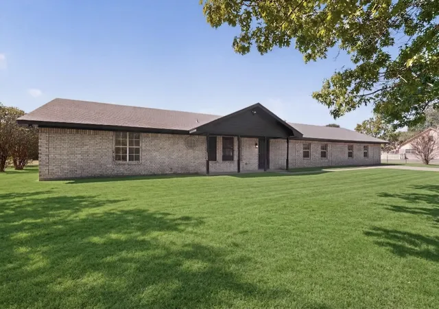 Photo 2 of Single family home for sale at 529 Morris Ln, Greenville, TX 75402 | MLS# 21401883 | Listing updated on 2026-10-02