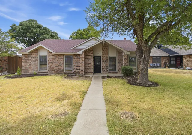 Photo 1 of Single family home for sale at 125 Rustic Ridge Dr, Garland, TX 75040 | MLS# 21400645 | Listing updated on 2026-10-02