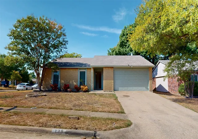 Photo 3 of Single family home for sale at 739 Leading Ln Cir, Allen, TX 75002 | MLS# 21401237 | Listing updated on 2026-10-02