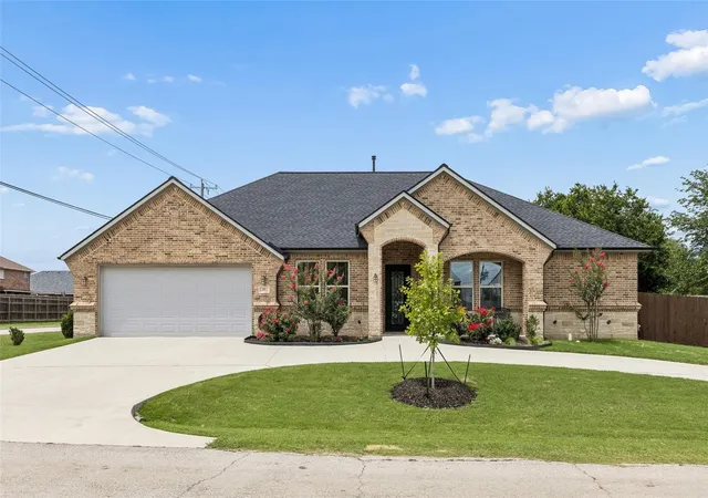 Photo 2 of Single family home for sale at 101 Sycamore Ln, Roanoke, TX 76262 | MLS# 21401415 | Listing updated on 2026-10-10