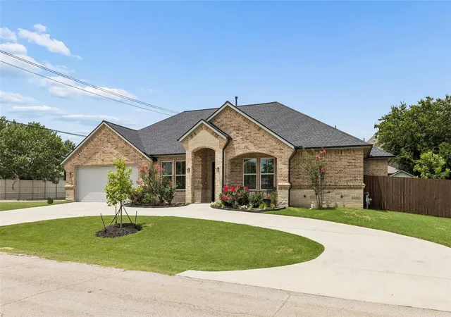 Photo 3 of Single family home for sale at 101 Sycamore Ln, Roanoke, TX 76262 | MLS# 21401415 | Listing updated on 2026-10-10