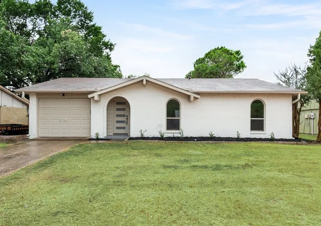 Single family home for sale at 3357 Nottingham Ln, Plano, TX 75074 | MLS# 21401890