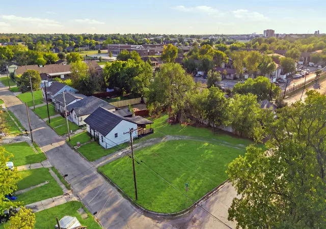 Photo 1 of Single family home for sale at 4302 Roberts St, Greenville, TX 75401 | MLS# 21399591 | Listing updated on 2026-10-03