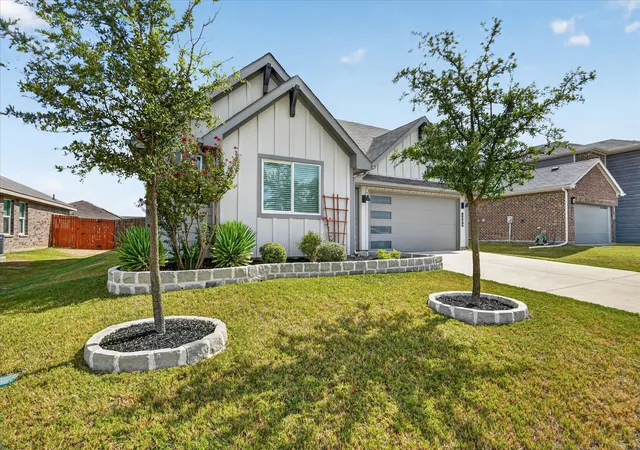 Photo 1 of Single family home for sale at 1504 Battery Park Dr, Alvarado, TX 76009 | MLS# 21401902 | Listing updated on 2026-10-08