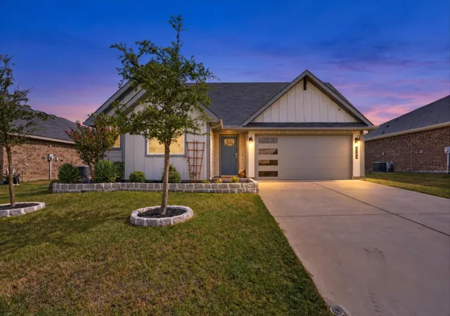 Photo 2 of Single family home for sale at 1504 Battery Park Dr, Alvarado, TX 76009 | MLS# 21401902 | Listing updated on 2026-10-08