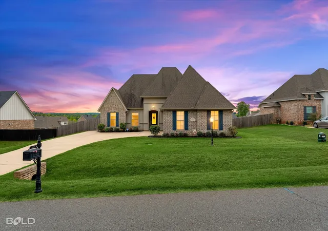Photo 1 of Sale Pending at 2066 Highpoint Pl, Haughton, LA 71037 | MLS# 21401727 | Listing updated on 2026-10-09