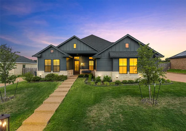 Photo 1 of Single family home for sale at 10201 Castleberry Ln, Woodway, TX 76712 | MLS# 21400771 | Listing updated on 2026-10-03