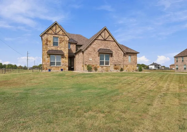 Photo 2 of Single family home for sale at 348 Magnolia Dr, Van Alstyne, TX 75495 | MLS# 21399364 | Listing updated on 2026-10-03