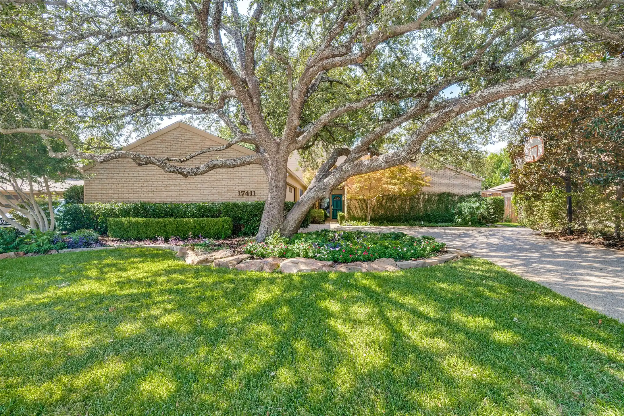 Photo 1 of Single family home for sale at 17411 Oakington Ct, Dallas, TX 75252 | MLS# 21401091 | Listing updated on 2026-10-11
