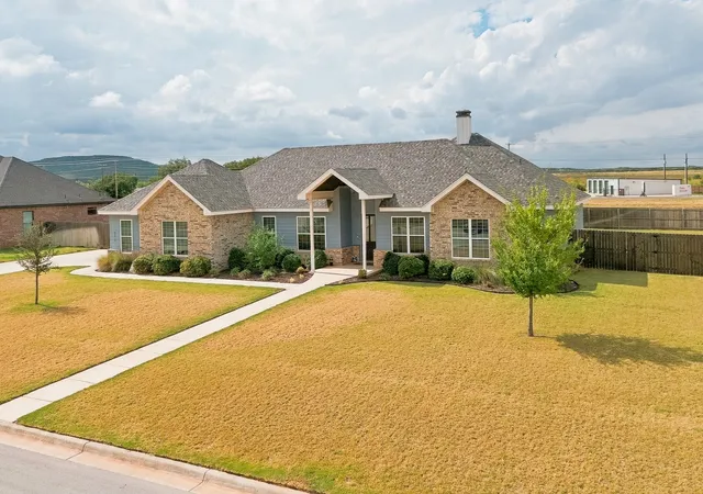 Photo 2 of Single family home for sale at 212 Runnymede Way, Abilene, TX 79606 | MLS# 21400258 | Listing updated on 2026-10-05