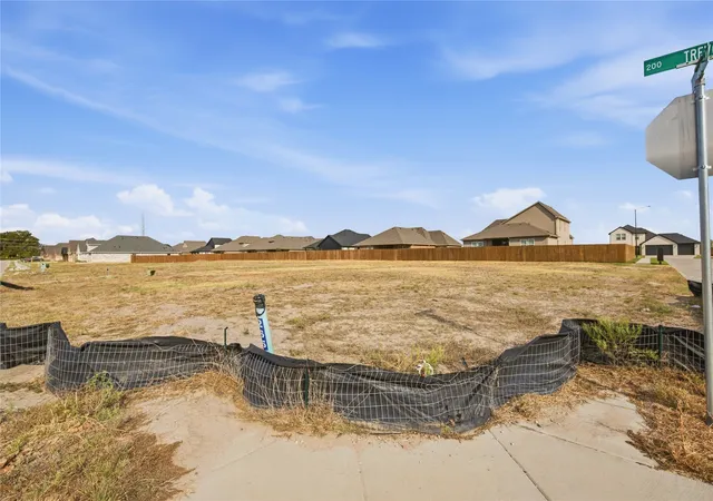 Photo 2 of Sale Pending at 265 Trevor Ln, Greenville, TX 75402 | MLS# 21396546 | Listing updated on 2026-10-06