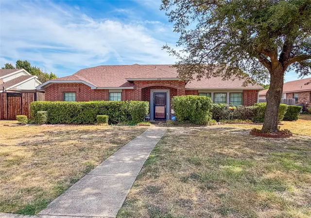 Photo 1 of Single family home for sale at 333 S Cannady Dr, Cedar Hill, TX 75104 | MLS# 21385897 | Listing updated on 2026-10-03