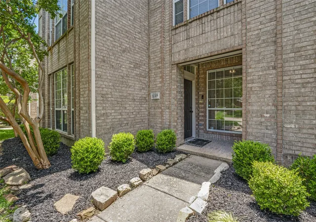Photo 3 of Single family home for sale at 11319 Still Holw Dr, Frisco, TX 75035 | MLS# 21399240 | Listing updated on 2026-10-06