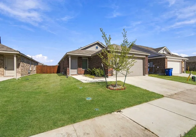 Photo 1 of Single family home for sale at 2052 Shady Oaks Dr, Ennis, TX 75119 | MLS# 21399623 | Listing updated on 2026-10-03