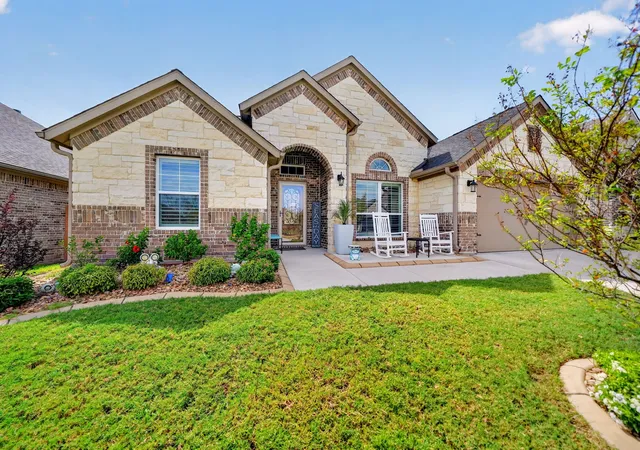 Photo 3 of Single family home for sale at 1528 Sidewinder Trl, Weatherford, TX 76087 | MLS# 21397779 | Listing updated on 2026-10-07