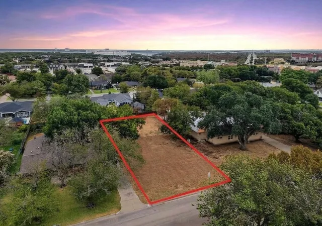 Land for sale at 825 E Worth St, Grapevine, TX 76051 | MLS# 21391764