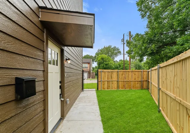 Photo 3 of Single family home for sale at 2428 Saint Clair Dr, Dallas, TX 75215 | MLS# 21401682 | Listing updated on 2026-10-03