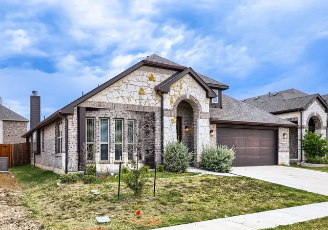 Photo 2 of Single family home for sale at 989 Imperial Eagle Rd, Alvarado, TX 76009 | MLS# 21089383 | Listing updated on 2026-10-03