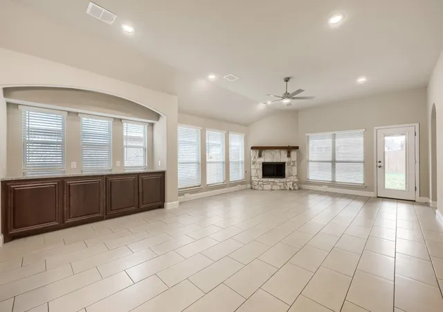 Photo 3 of Single family home for sale at 989 Imperial Eagle Rd, Alvarado, TX 76009 | MLS# 21089383 | Listing updated on 2026-10-03