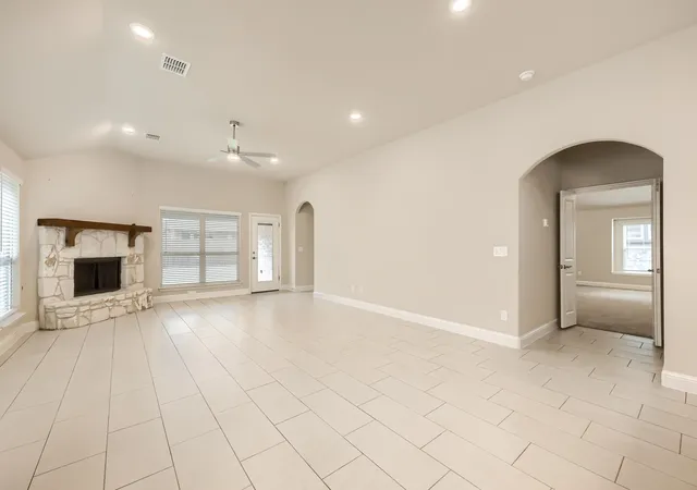 Photo 4 of Single family home for sale at 989 Imperial Eagle Rd, Alvarado, TX 76009 | MLS# 21089383 | Listing updated on 2026-10-03