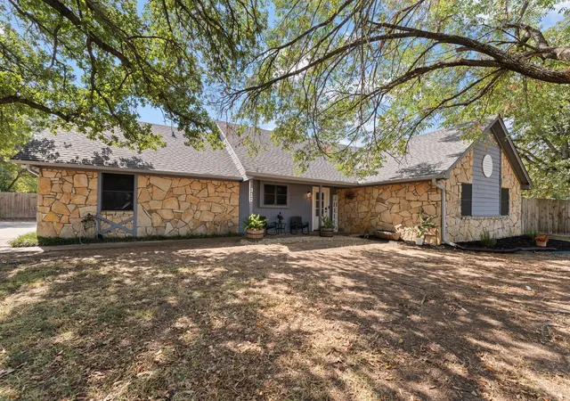 Photo 1 of Single family home for sale at 312 Trailwood Dr, Joshua, TX 76058 | MLS# 21399024 | Listing updated on 2026-10-06