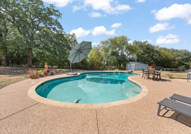 Photo 2 of Single family home for sale at 312 Trailwood Dr, Joshua, TX 76058 | MLS# 21399024 | Listing updated on 2026-10-06