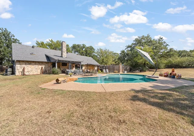 Photo 3 of Single family home for sale at 312 Trailwood Dr, Joshua, TX 76058 | MLS# 21399024 | Listing updated on 2026-10-06