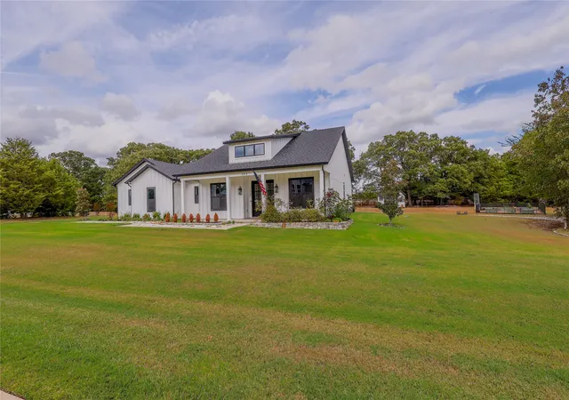 Photo 3 of Single family home for sale at 288 Hickory Ct, Quinlan, TX 75474 | MLS# 21385455 | Listing updated on 2026-10-03
