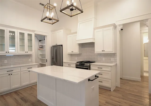 Photo 4 of Single family home for sale at 288 Hickory Ct, Quinlan, TX 75474 | MLS# 21385455 | Listing updated on 2026-10-03