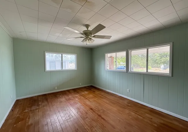 Photo 2 of Single family home for sale at 405 N Pearl St, Comanche, TX 76442 | MLS# 21399842 | Listing updated on 2026-10-03
