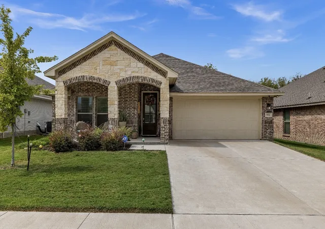 Photo 1 of Single family home for sale at 9936 Mescalbean Blvd, Crowley, TX 76036 | MLS# 21401119 | Listing updated on 2026-10-03
