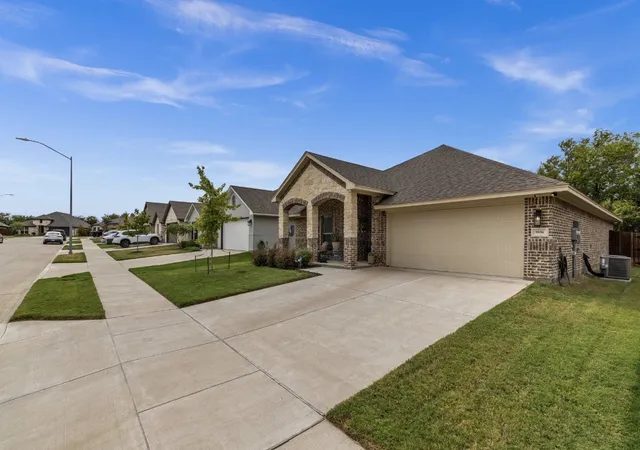 Photo 1 of Single family home for sale at 9936 Mescalbean Blvd, Crowley, TX 76036 | MLS# 21401119 | Listing updated on 2026-10-03