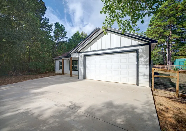 Photo 3 of Single family home for sale at 164 County Rd 2157, Quitman, TX 75783 | MLS# 21402060 | Listing updated on 2026-10-02