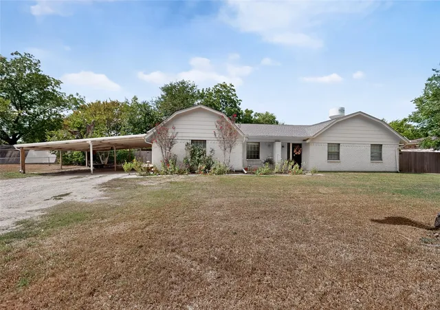 Photo 2 of Single family home for sale at 2060 Trailwood Dr W, Burleson, TX 76028 | MLS# 21398017 | Listing updated on 2026-10-10