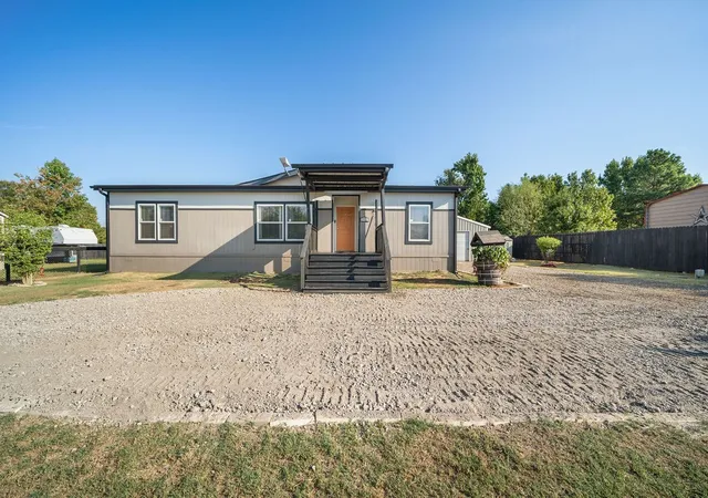 Photo 1 of Manufactured home for sale at 827 Cheyenne, Quitman, TX 75783 | MLS# 21402130 | Listing updated on 2026-10-03