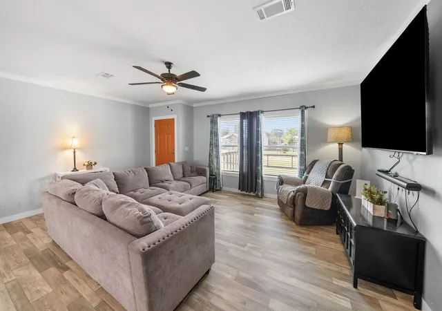 Photo 2 of Manufactured home for sale at 827 Cheyenne, Quitman, TX 75783 | MLS# 21402130 | Listing updated on 2026-10-03