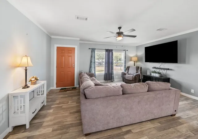 Photo 3 of Manufactured home for sale at 827 Cheyenne, Quitman, TX 75783 | MLS# 21402130 | Listing updated on 2026-10-03