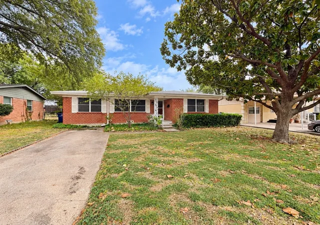 Photo 1 of Single family home for sale at 231 Brazos St, Garland, TX 75041 | MLS# 21401019 | Listing updated on 2026-10-10