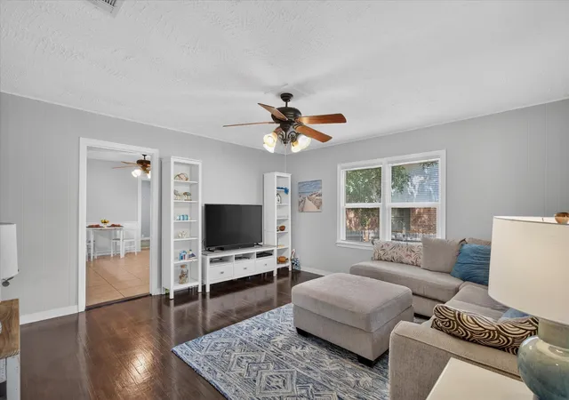 Photo 3 of Single family home for sale at 1412 Sloan St, Weatherford, TX 76086 | MLS# 21402225 | Listing updated on 2026-10-03
