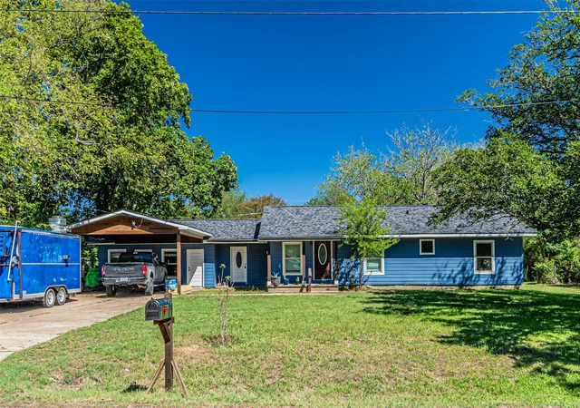 Single family home for sale at 919 Canton Ave, Wills Point, TX 75169 | MLS# 21402186