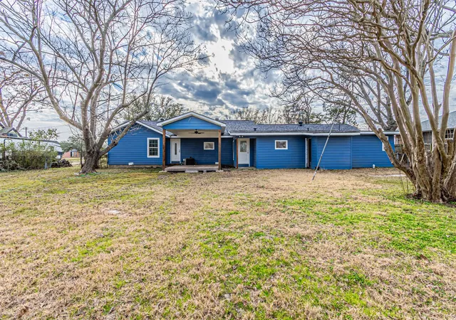 Photo 3 of Single family home for sale at 919 Canton Ave, Wills Point, TX 75169 | MLS# 21402186 | Listing updated on 2026-10-08