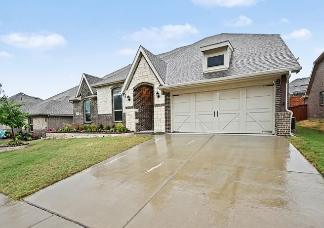 Photo 2 of Single family home for sale at 624 Soaring Star Ln, Weatherford, TX 76008 | MLS# 21399737 | Listing updated on 2026-10-06