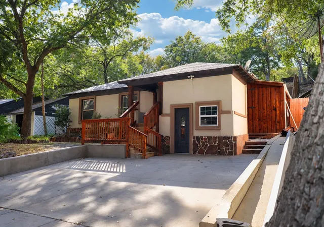 Photo 2 of Single family home for sale at 3131 E Latta Cir, Dallas, TX 75227 | MLS# 21401644 | Listing updated on 2026-10-10