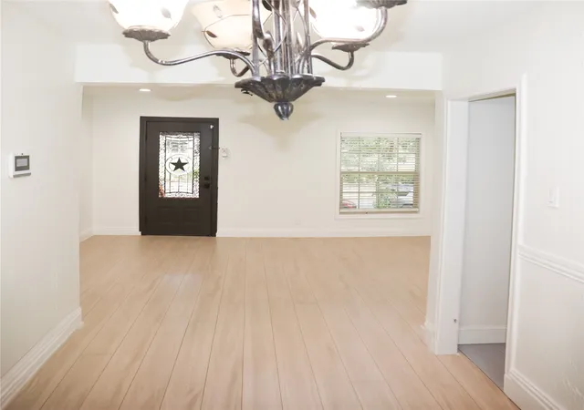 Photo 4 of Single family home for sale at 3131 E Latta Cir, Dallas, TX 75227 | MLS# 21401644 | Listing updated on 2026-10-10