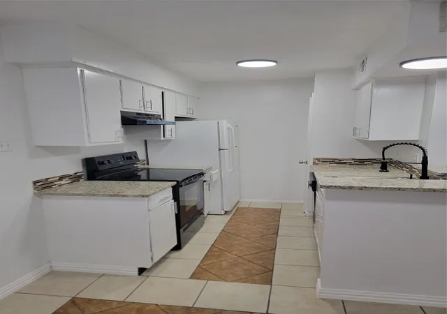 Listing Photo 2 - Condo for sale in building located at 3520 Parkridge Dr, Dallas, TX 75234 - Unit #114
